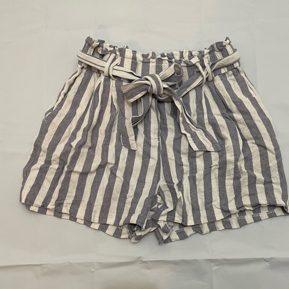 👗 Dynamite High-Waisted Paper Bag Shorts – Women’s Medium 👗 - Picture 5 of 9
